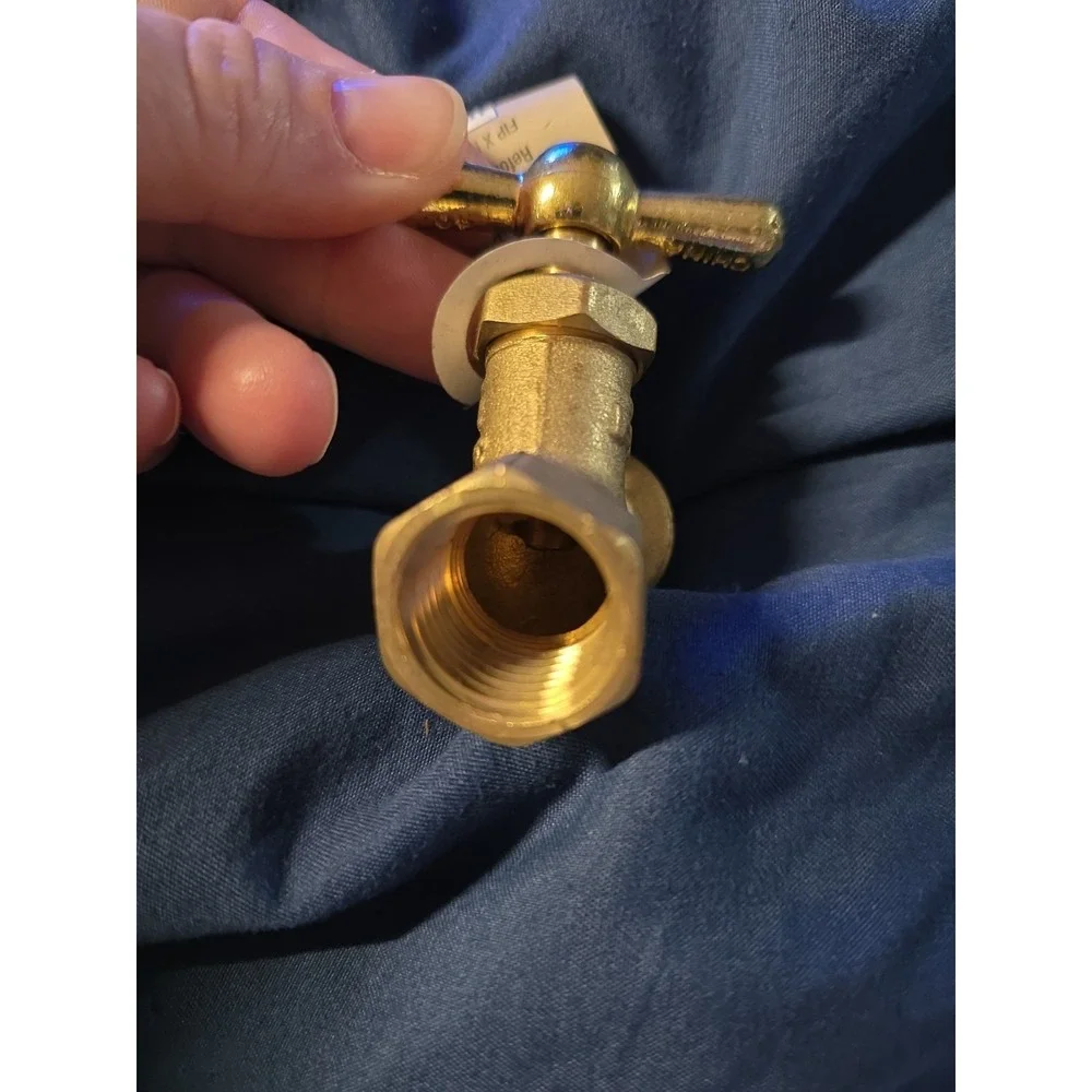 Everbuilt Brass Hose Bibb No Kink #184 ½